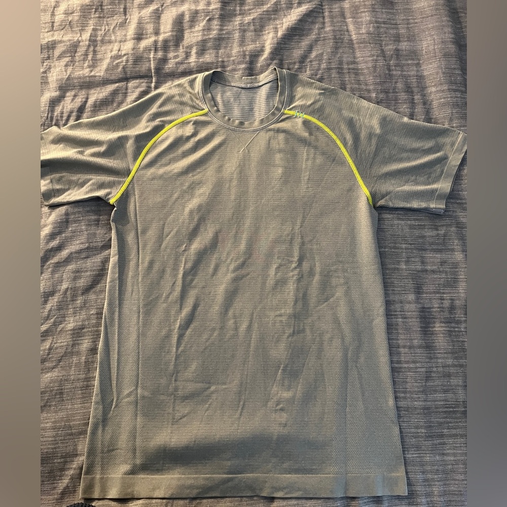 Men’s Lululemon small athletic vented shirt